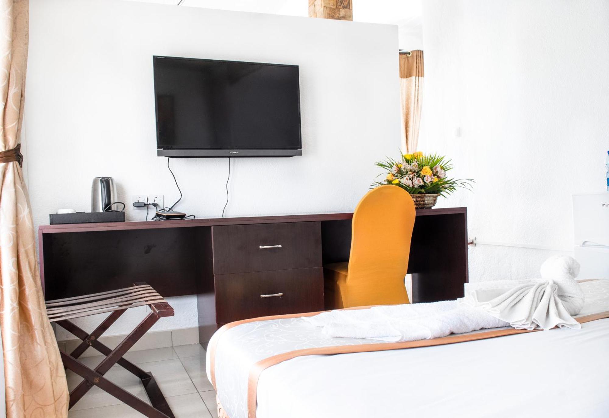 Dolce Vita Resort Hotel Bujumbura Exteriör bild