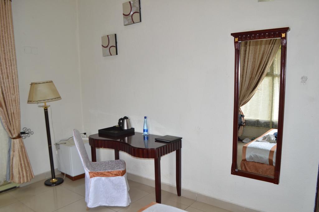 Dolce Vita Resort Hotel Bujumbura Rum bild